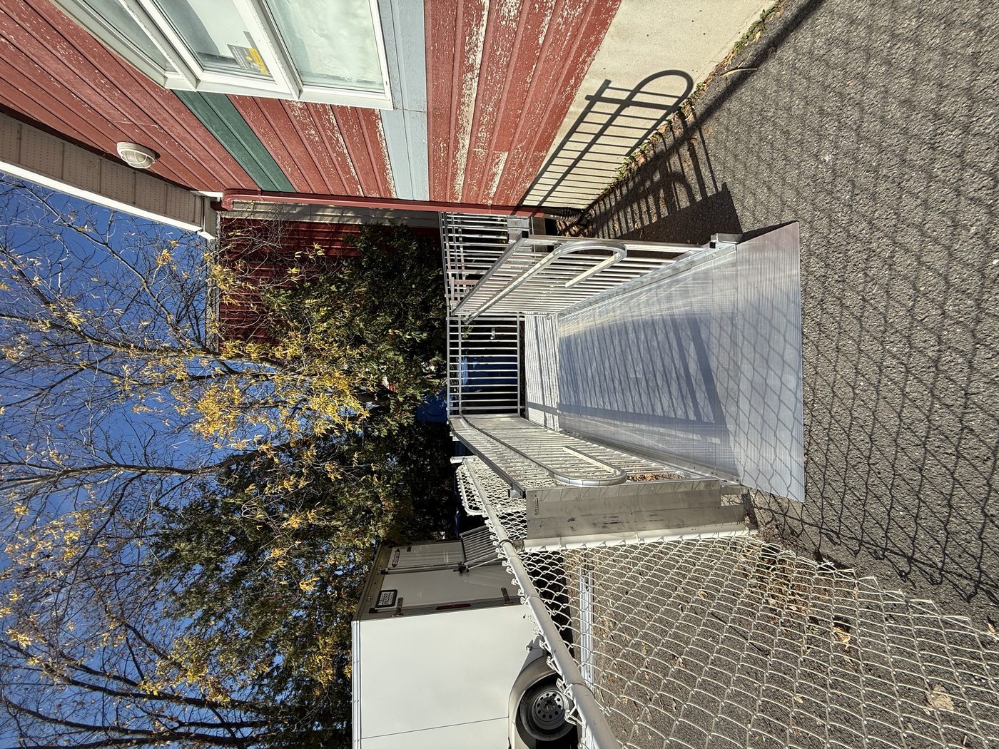 Installation commerciale rampe aluminium grande portée