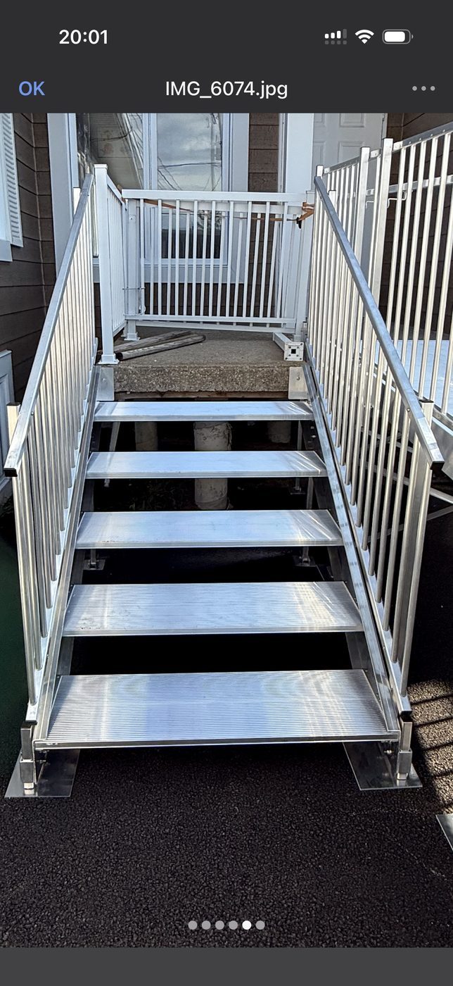 Installation commerciale rampe aluminium extérieure