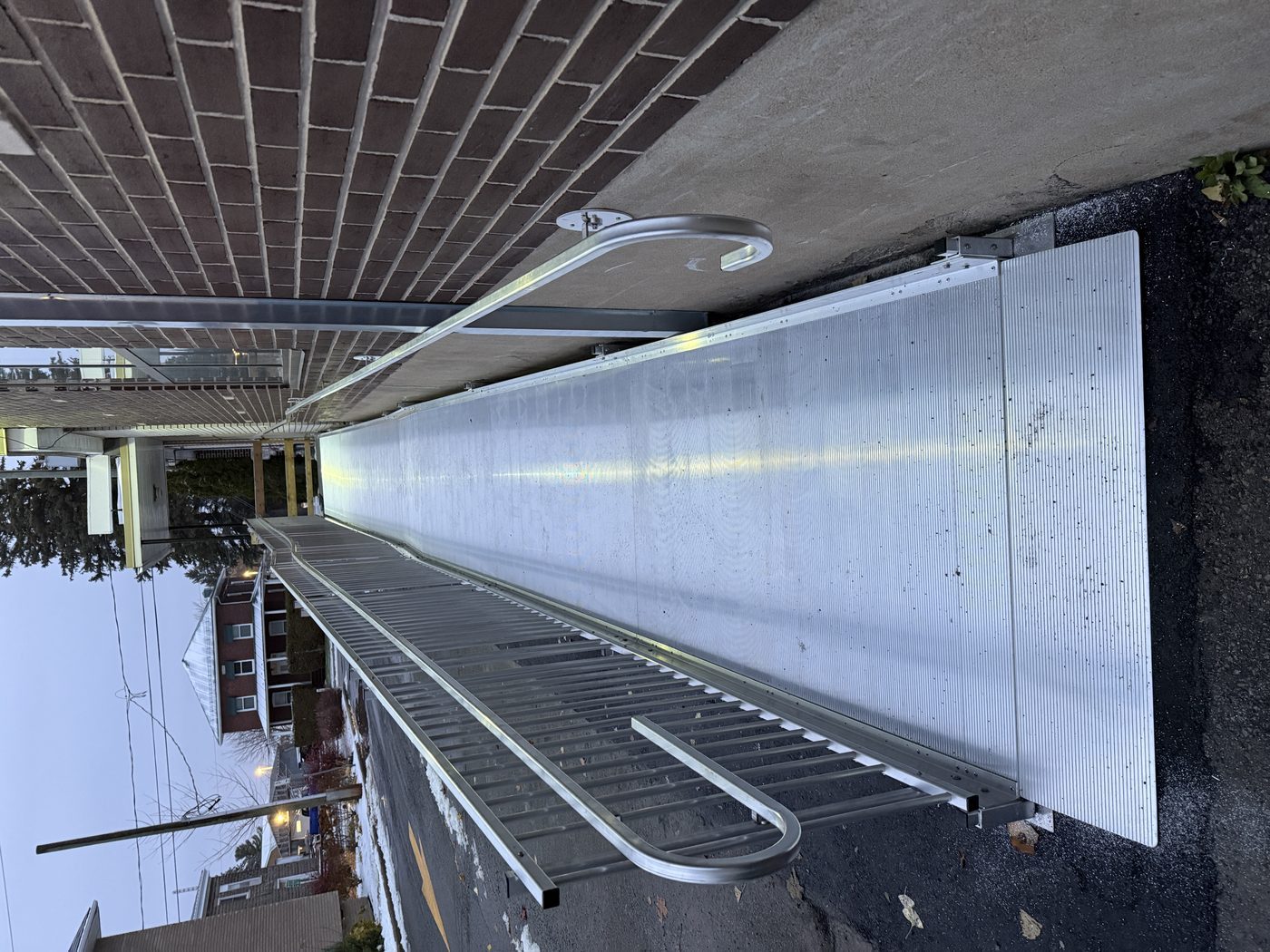 Installation institutionnelle rampe aluminium