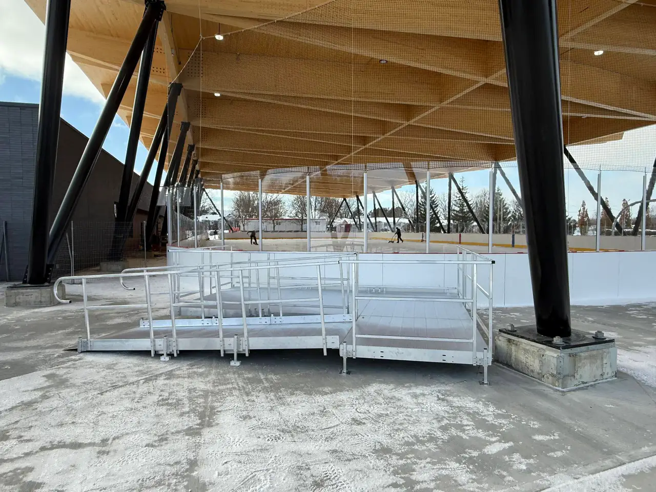 Rampe droite standard — accès patinoire extérieure municipale