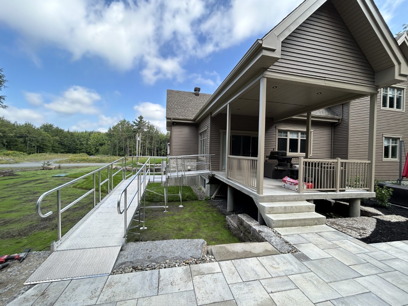 Rampe en L résidentielle installation haut de gamme