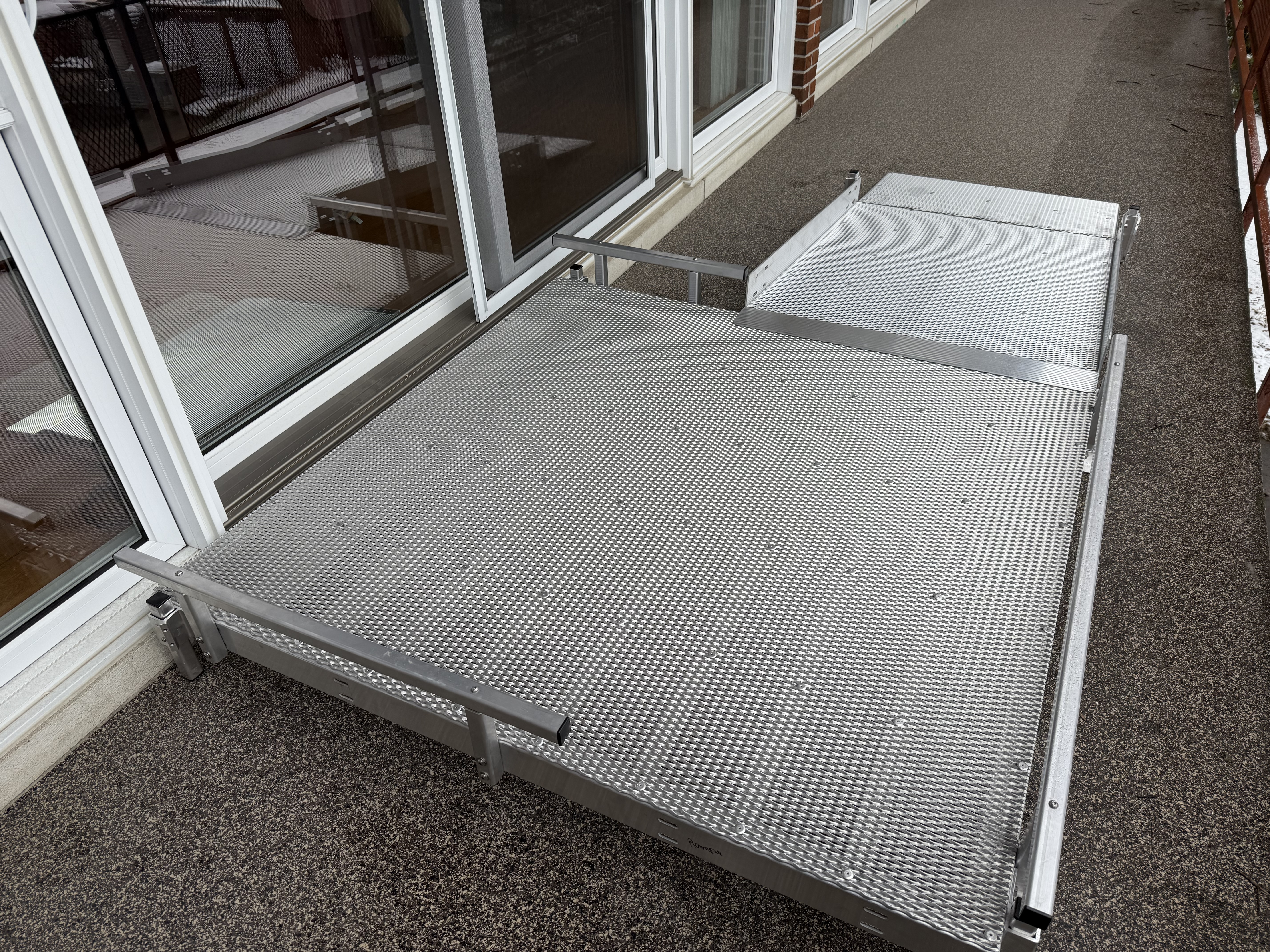 Plateforme balcon avec garde-corps