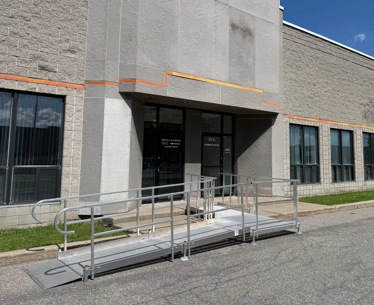 Rampe d'accès pour bureau de vote — Robert-Baldwin — Dollard-des-Ormeaux (circonscription Robert-Baldwin)